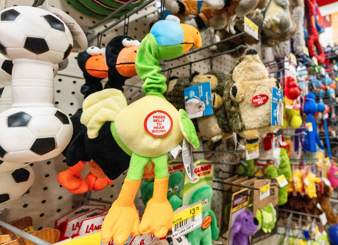 ulk pet food and wild bird supplies for backyard birders in Nixa, Republic, and the James River valley.